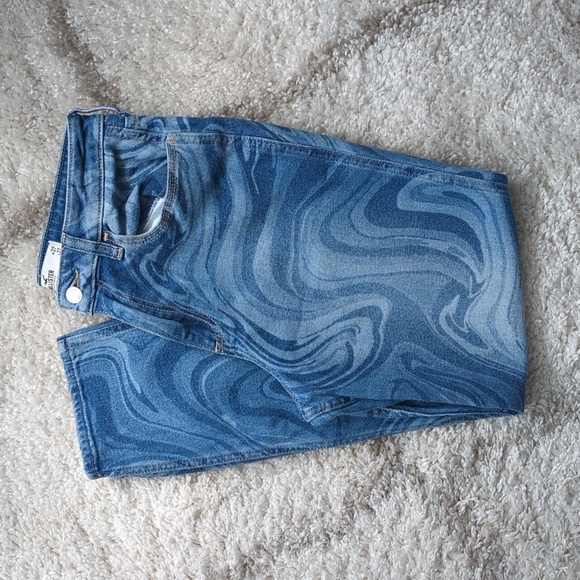 Hollister - Curvy High-Rise Mom Jean - Vintage Stretch - 5R - Picture 2 of 5